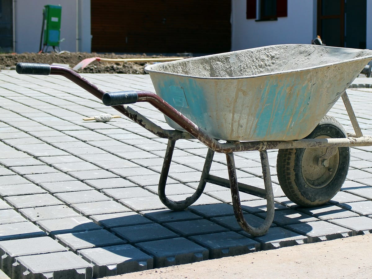 A Smart Call Contractors landscaper laying a patio at a home